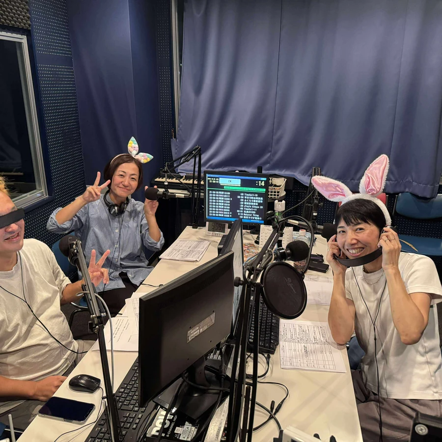 スタジオでオンエア中のピョンヒー・ヒーちゃん・ひろみちゃん